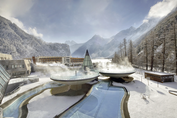 AQUA DOME Tirol Therme im Winter